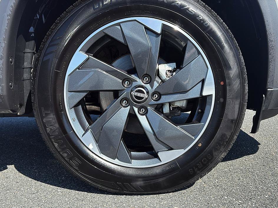 Certified 2025 Nissan Rogue SV AWD/4WD image 12