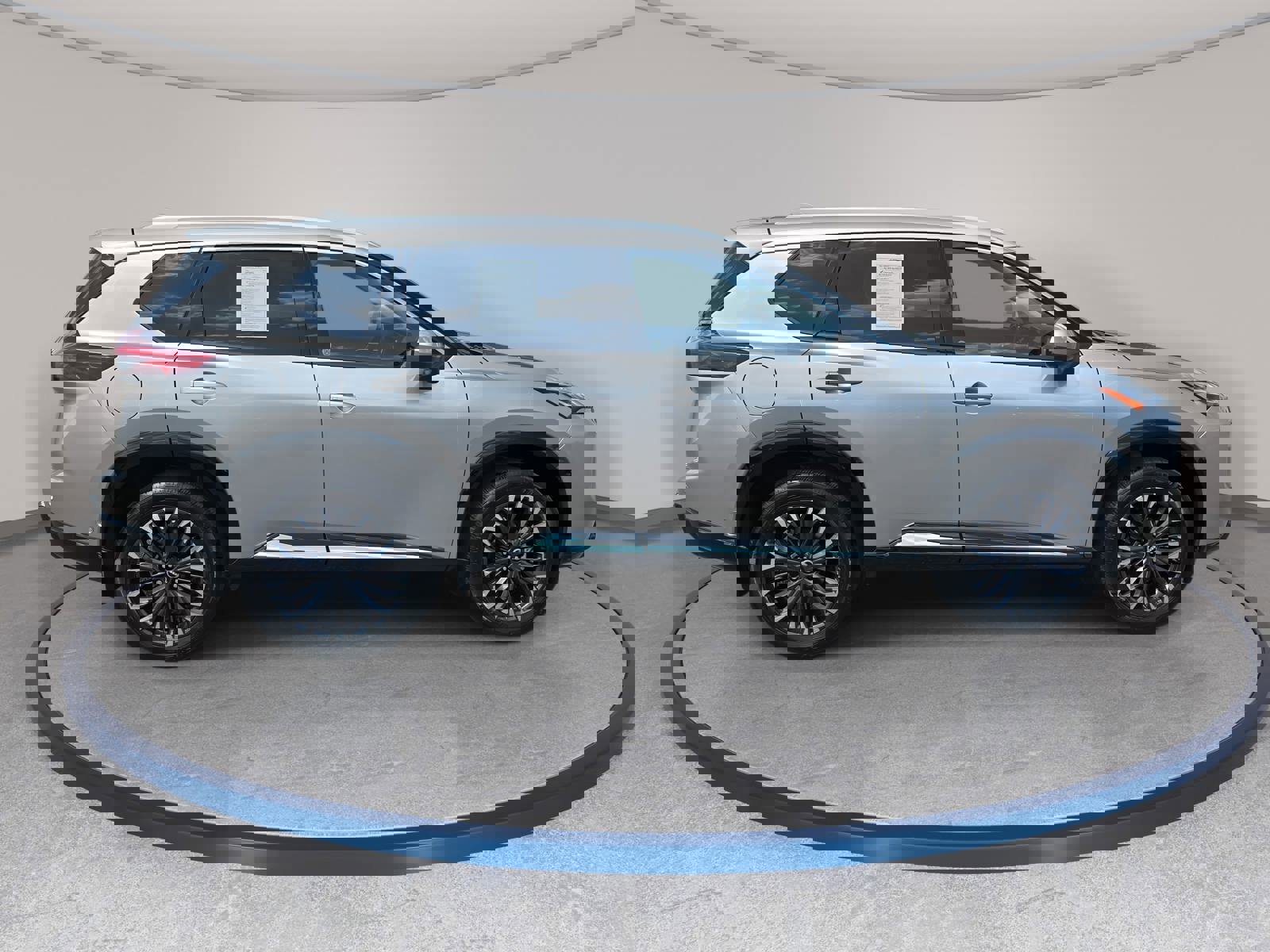 Used 2024 Nissan Rogue Platinum image 4