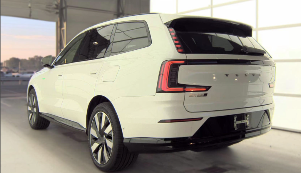 Used 2025 Volvo EX90 Ultra AWD/4WD image 10