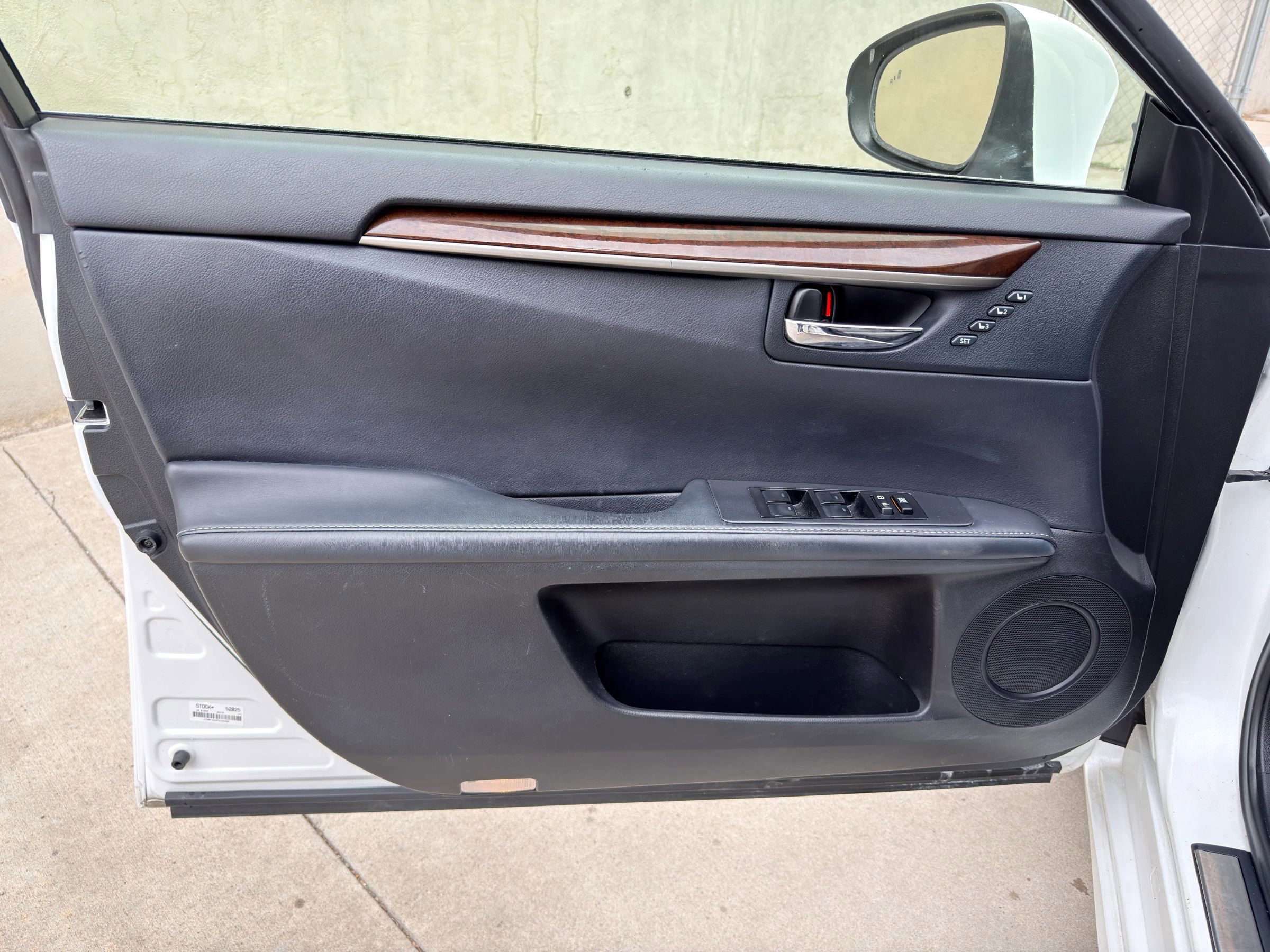 Used 2015 Lexus ES 350 w/ Luxury Package image 23