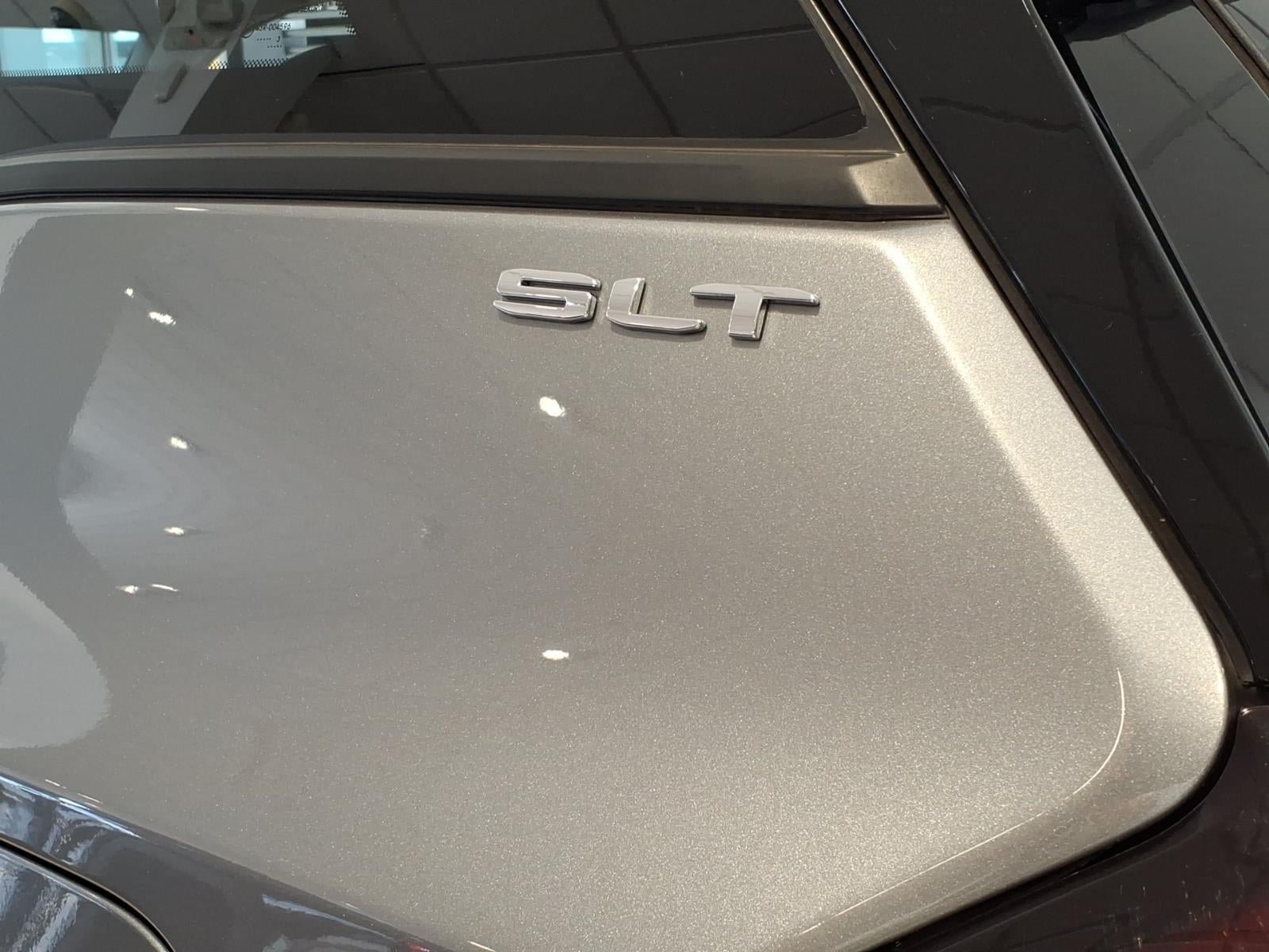 Used 2023 GMC Terrain SLT AWD/4WD image 9