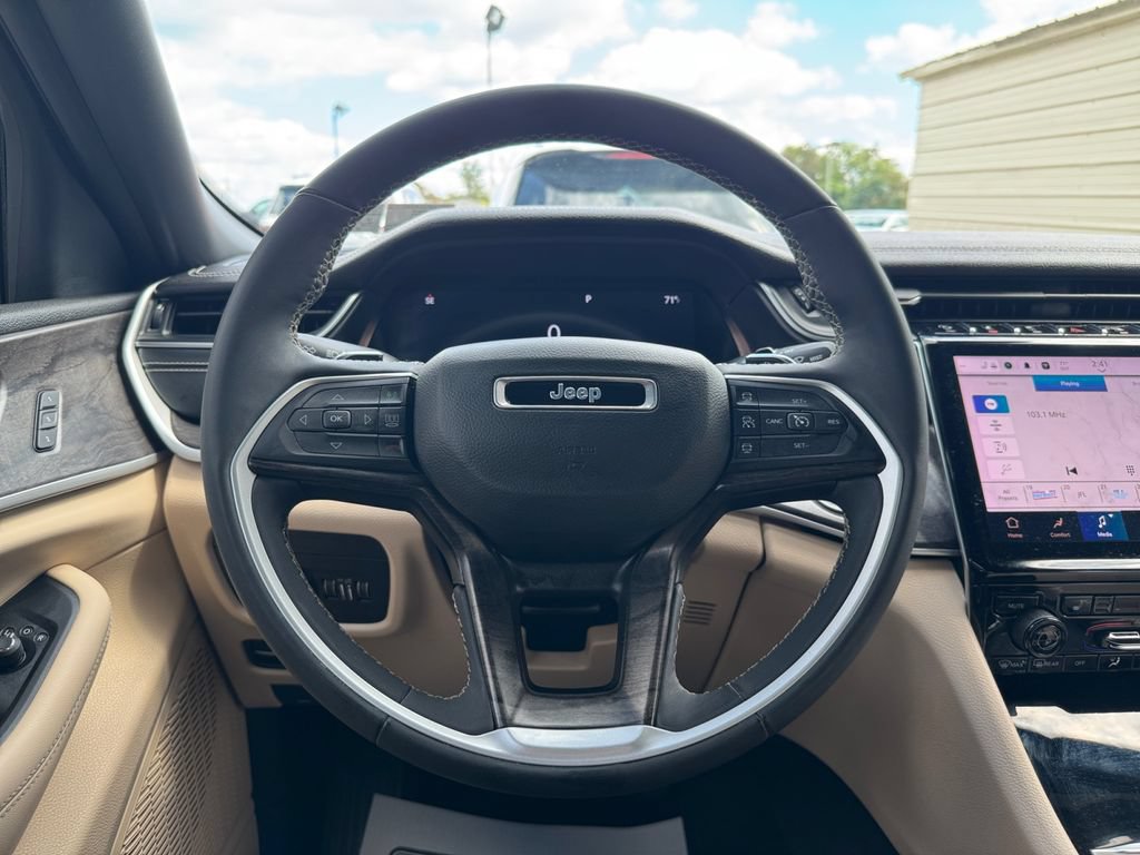 Used 2023 Jeep Grand Cherokee L Limited AWD/4WD image 15
