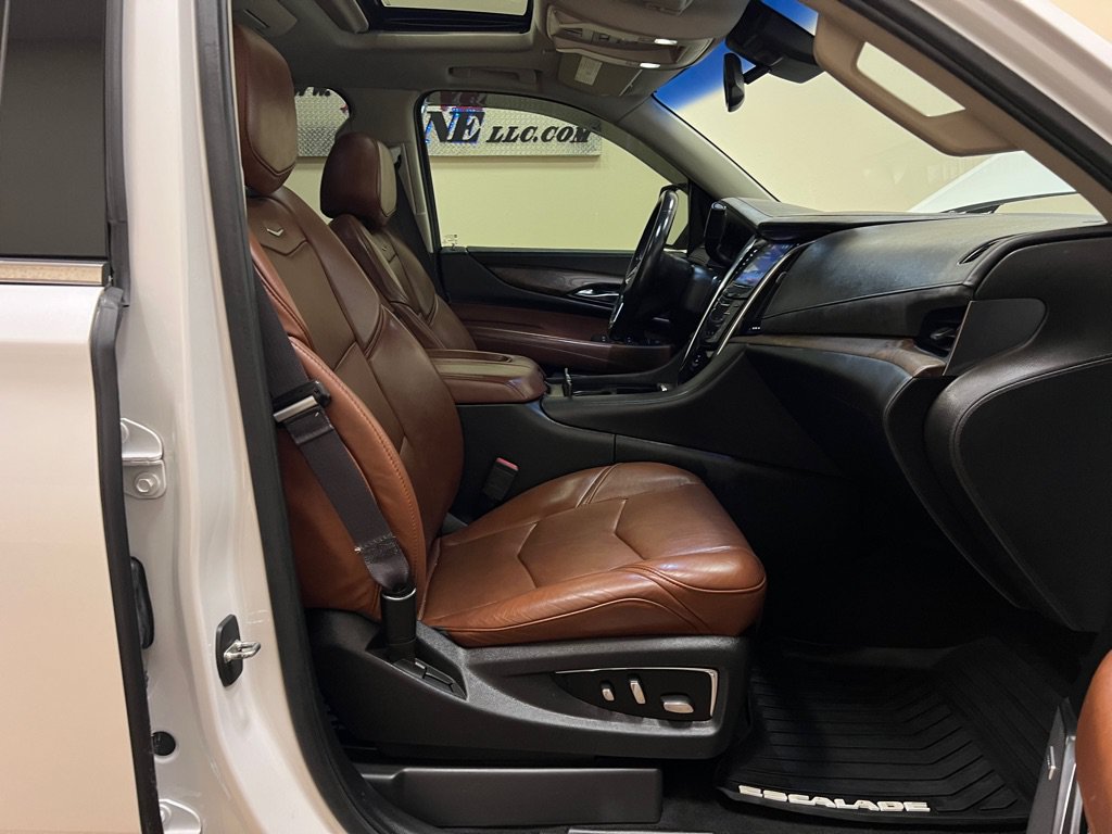 Used 2016 Cadillac Escalade Premium AWD/4WD image 25