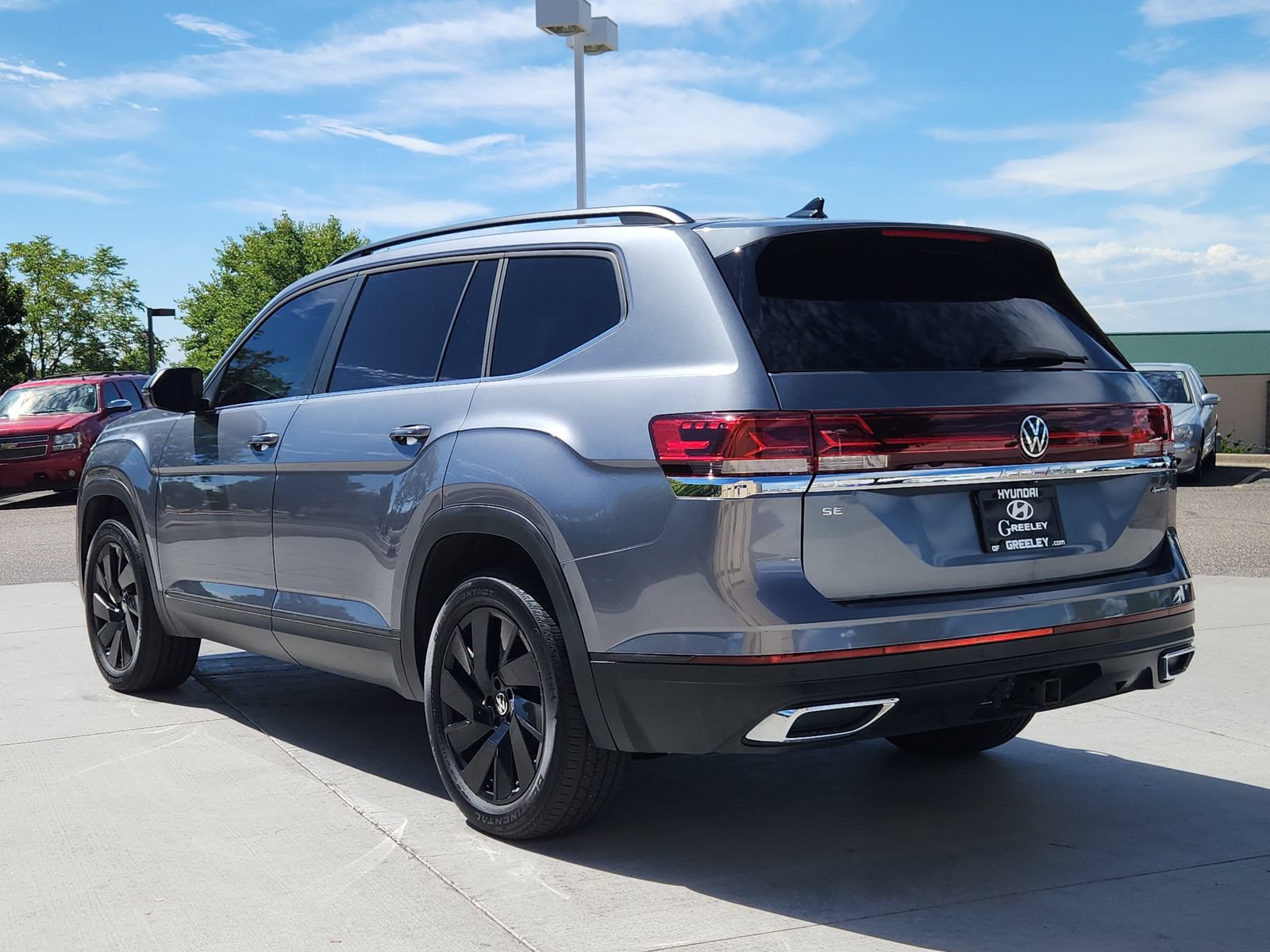 Used 2024 Volkswagen Atlas SE AWD/4WD image 3
