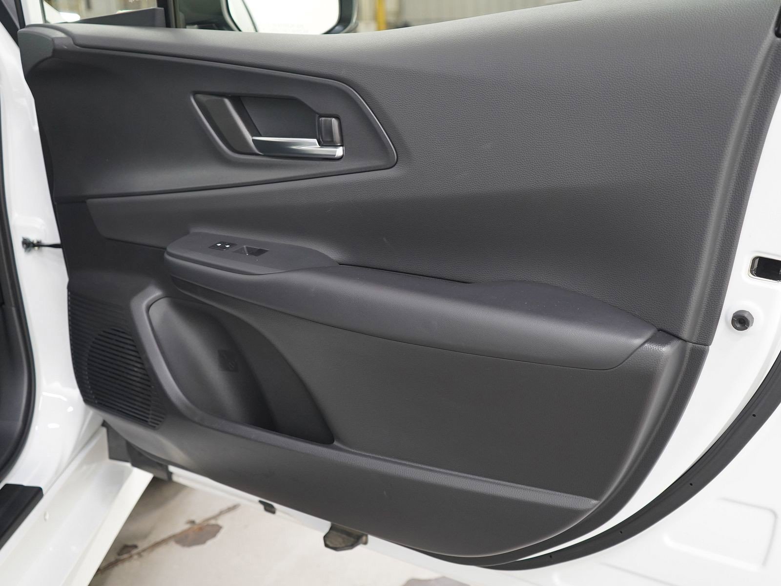 Used 2025 Toyota Prius AWD image 9