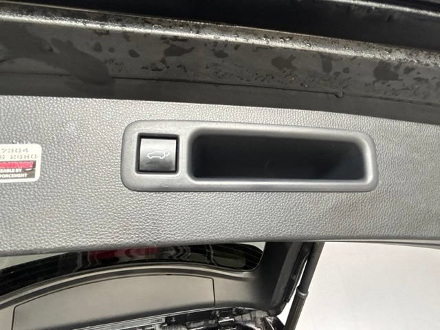 Used 2021 Toyota Highlander XLE AWD/4WD image 29