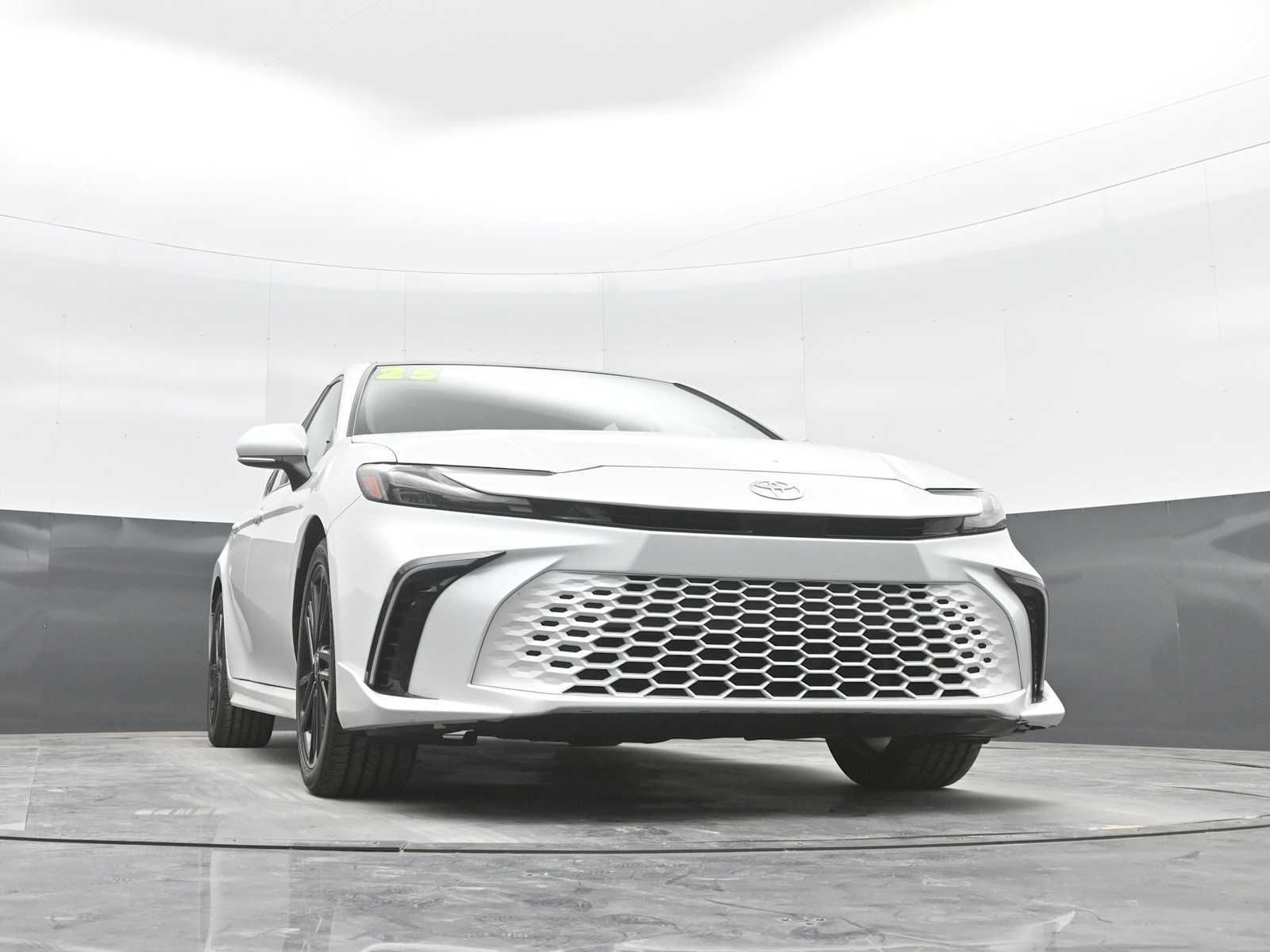 Used 2025 Toyota Camry XSE image 33