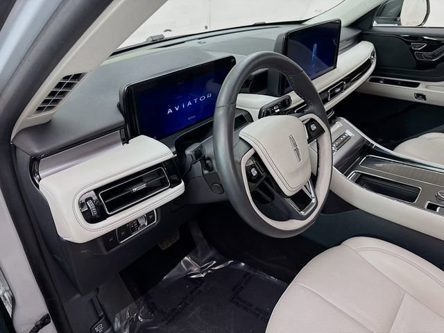 Used 2025 Lincoln Aviator AWD image 9