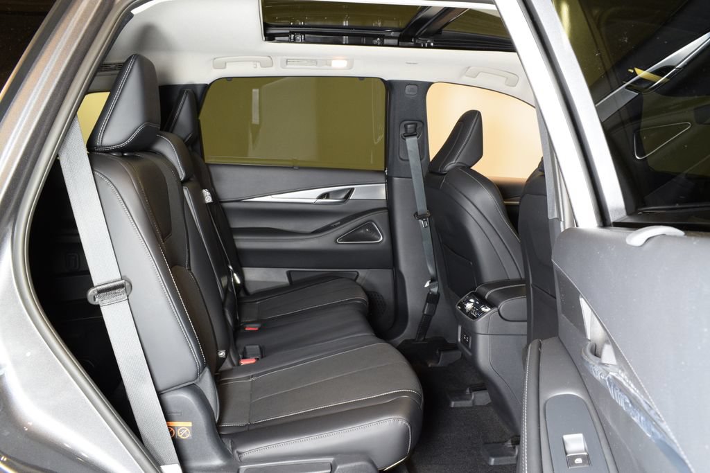 Certified 2026 INFINITI QX60 Luxe w/ Cargo Package AWD/4WD image 32