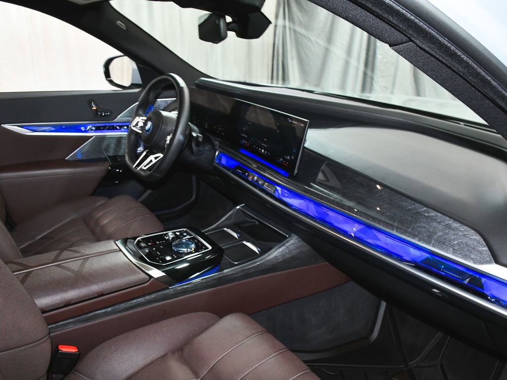 Used 2024 BMW i7 xDrive60 image 66