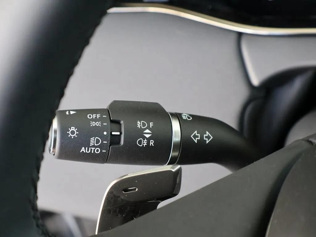Certified 2026 Land Rover Range Rover Evoque Dynamic SE AWD/4WD image 5
