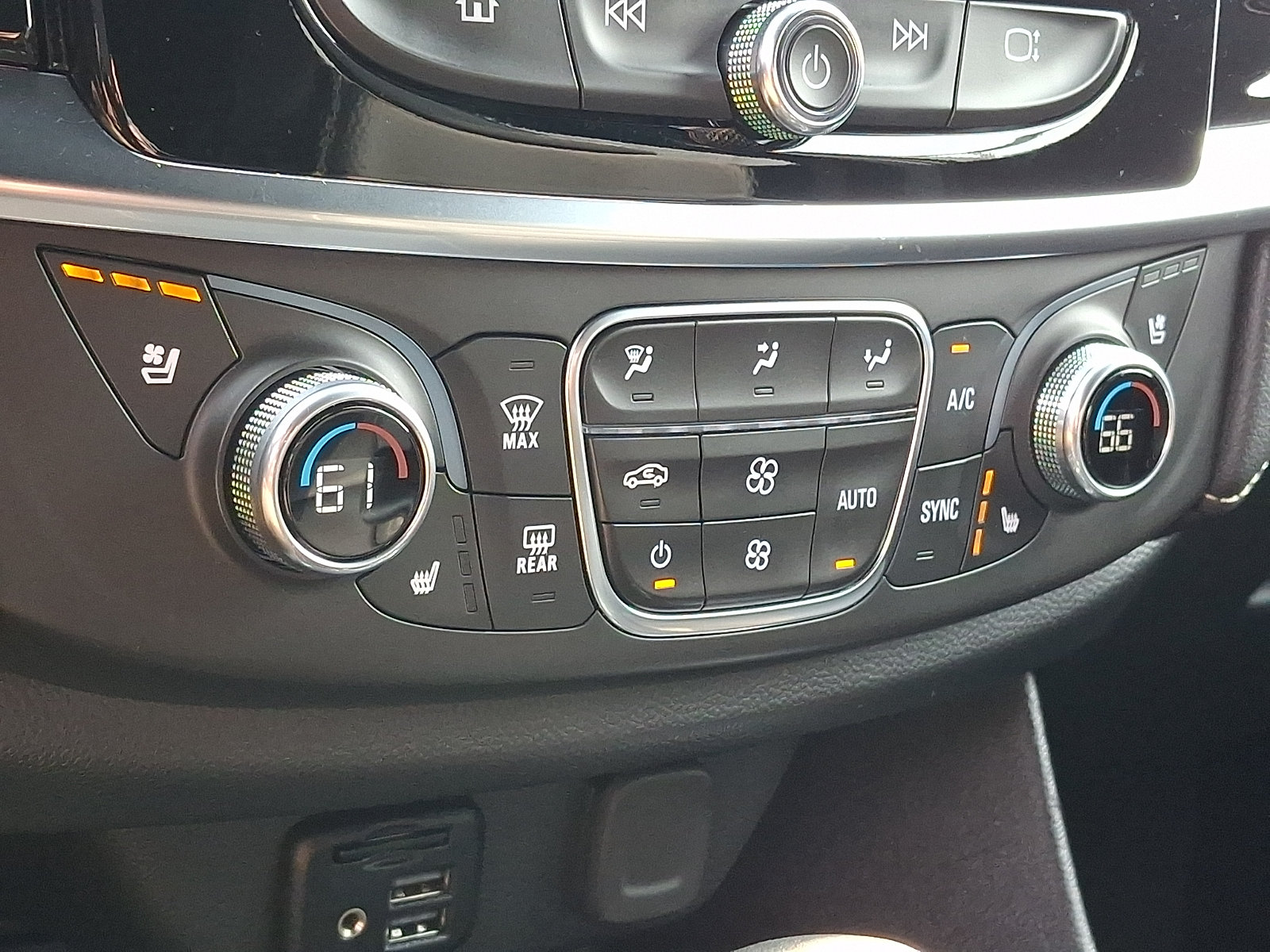 Certified 2023 Chevrolet Traverse Premier FWD image 17