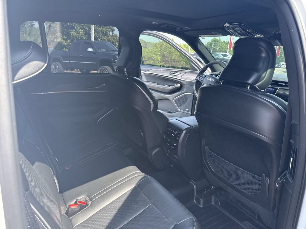 Used 2023 Jeep Grand Cherokee Overland w/ Luxury Tech Group IV RWD image 34