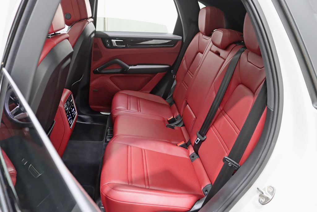 Used 2023 Porsche Cayenne S AWD/4WD image 27