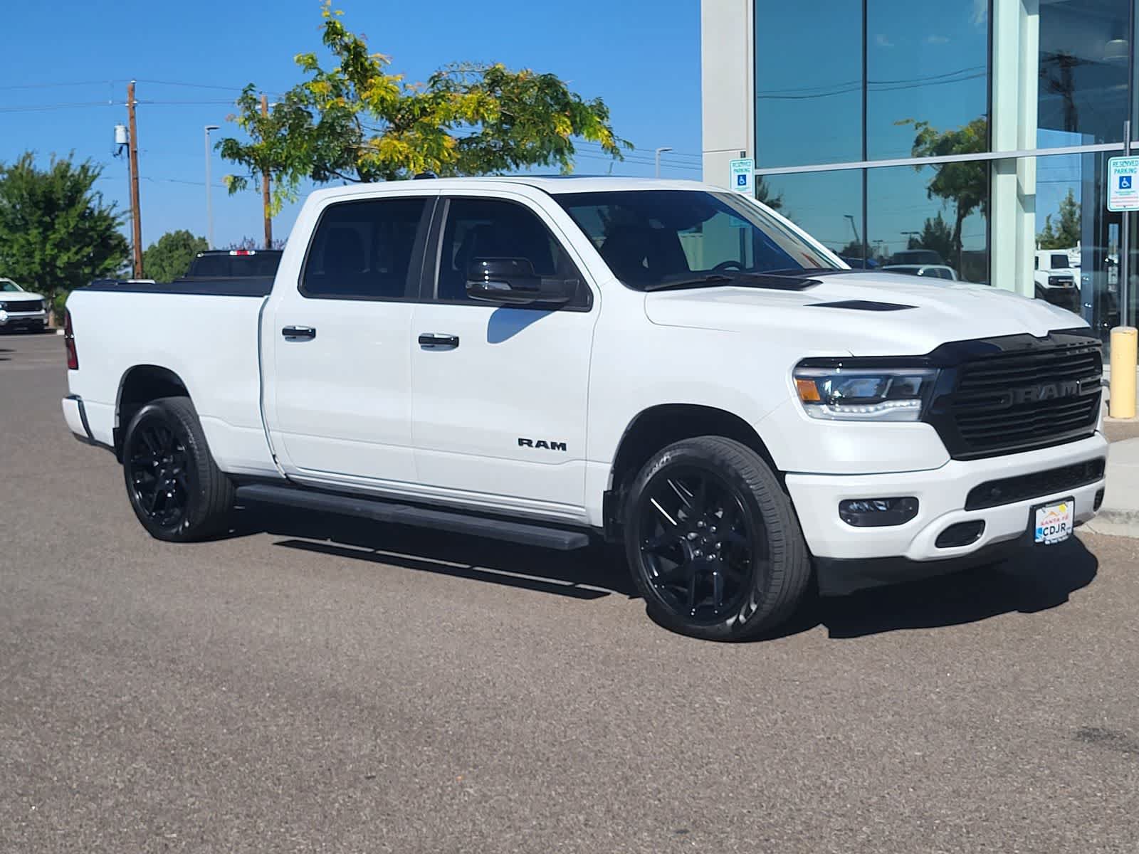 Used 2024 RAM 1500 Laramie AWD/4WD image 3