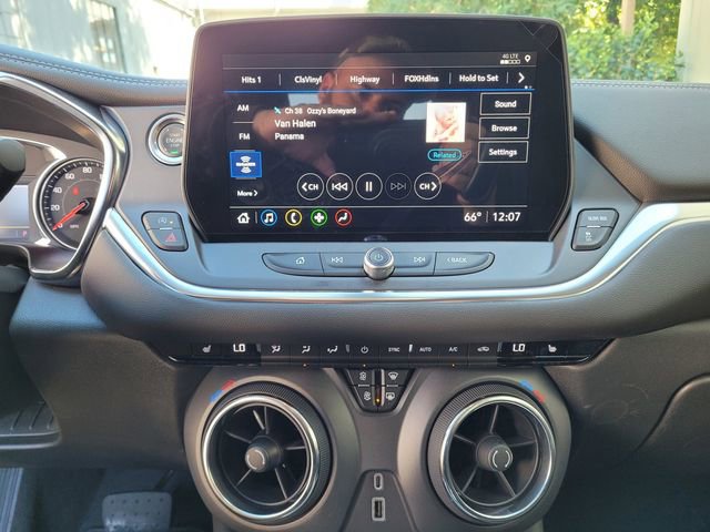 Used 2025 Chevrolet Blazer LT image 11