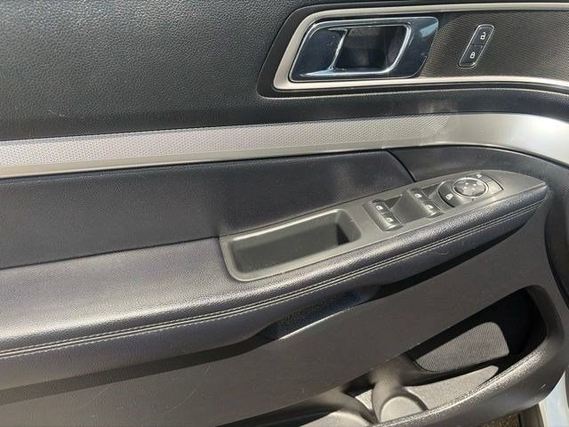 Used 2017 Ford Explorer XLT FWD image 11