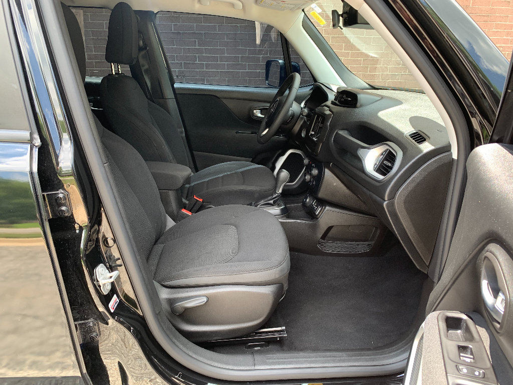 Used 2021 Jeep Renegade Latitude AWD/4WD image 22