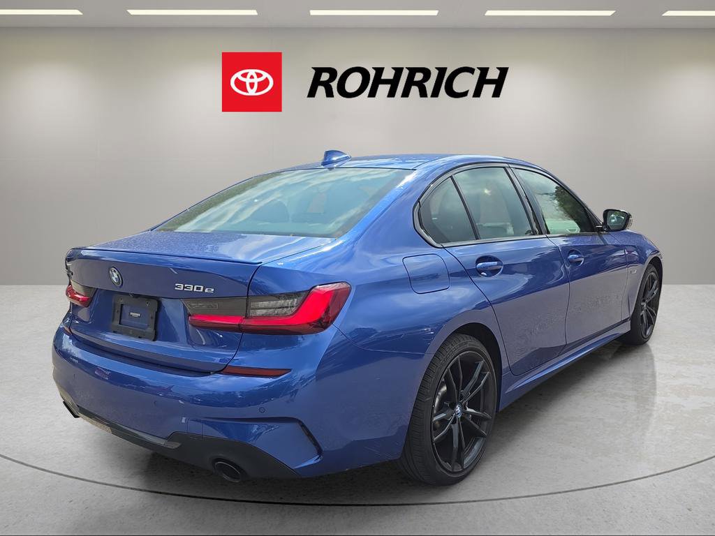 Used 2022 BMW 330e xDrive w/ M Sport Package image 5