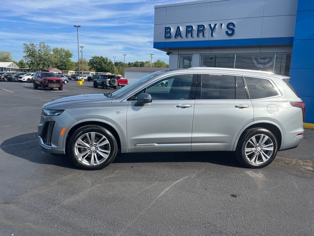 Used 2025 Cadillac XT6 Premium Luxury image 2