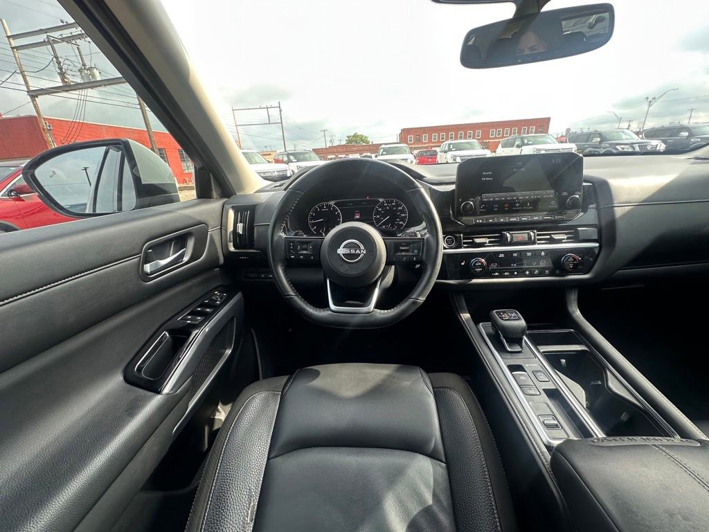 Used 2022 Nissan Pathfinder SL w/ SL Black Package FWD image 20