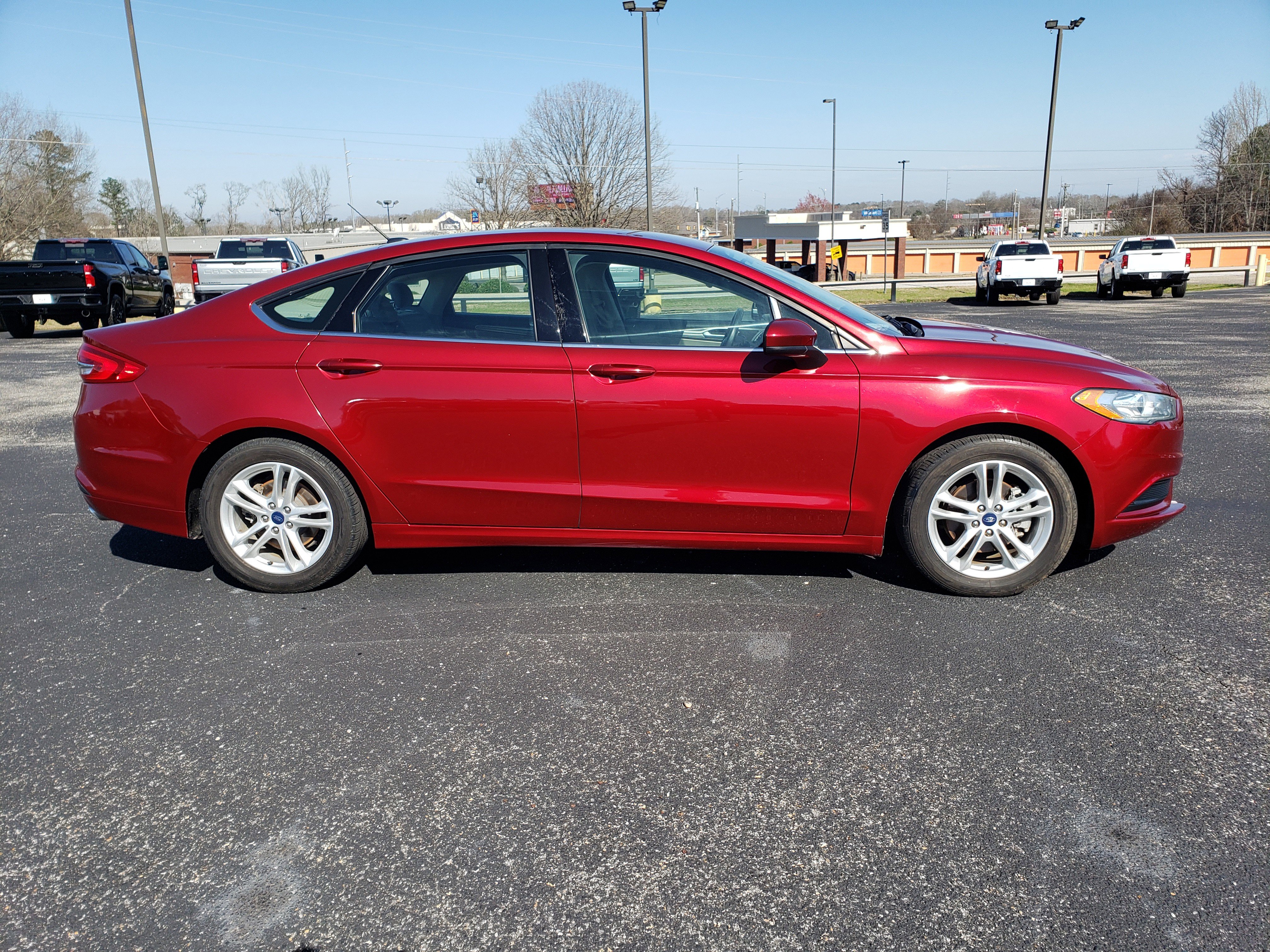 Used 2018 Ford Fusion SE w/ Fusion SE Technology Package image 5
