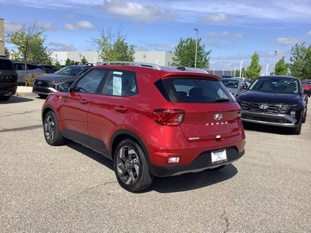 Certified 2026 Hyundai Venue SEL FWD image 8