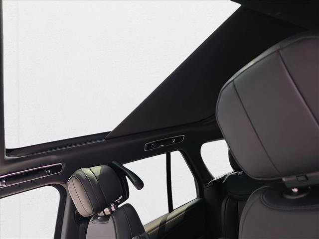 New 2025 Land Rover Range Rover SE image 30