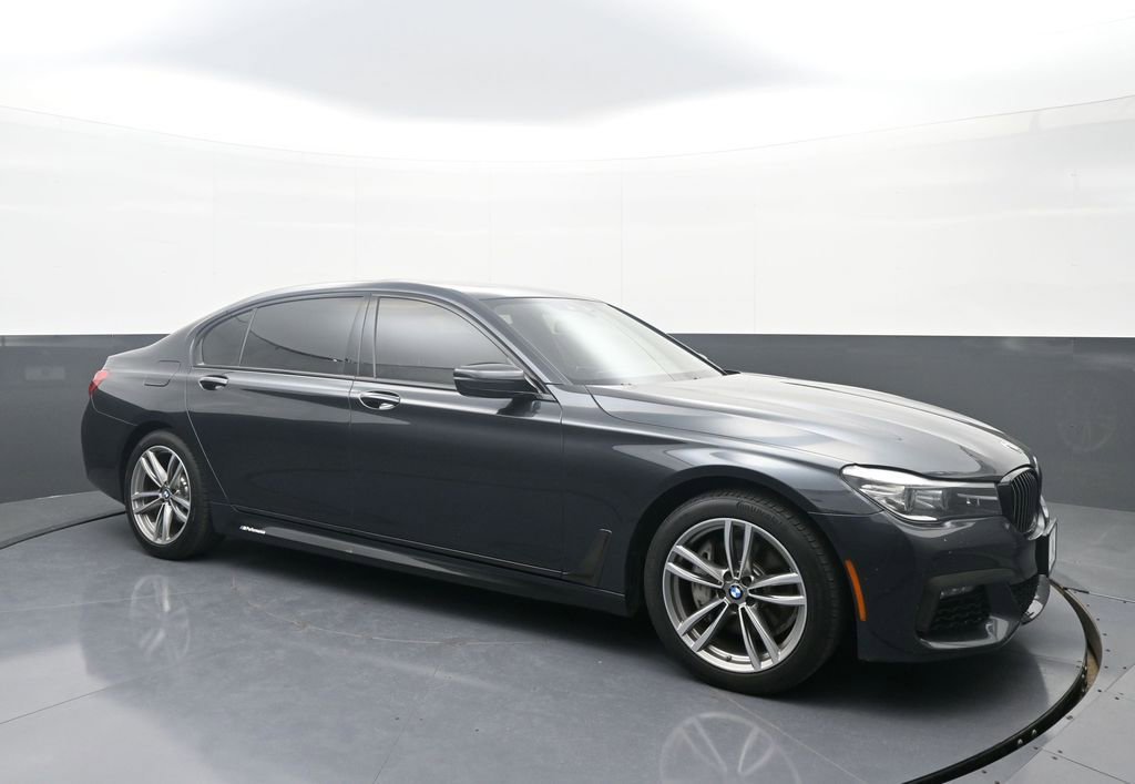 Used 2019 BMW 740i xDrive w/ Executive Package AWD/4WD image 3
