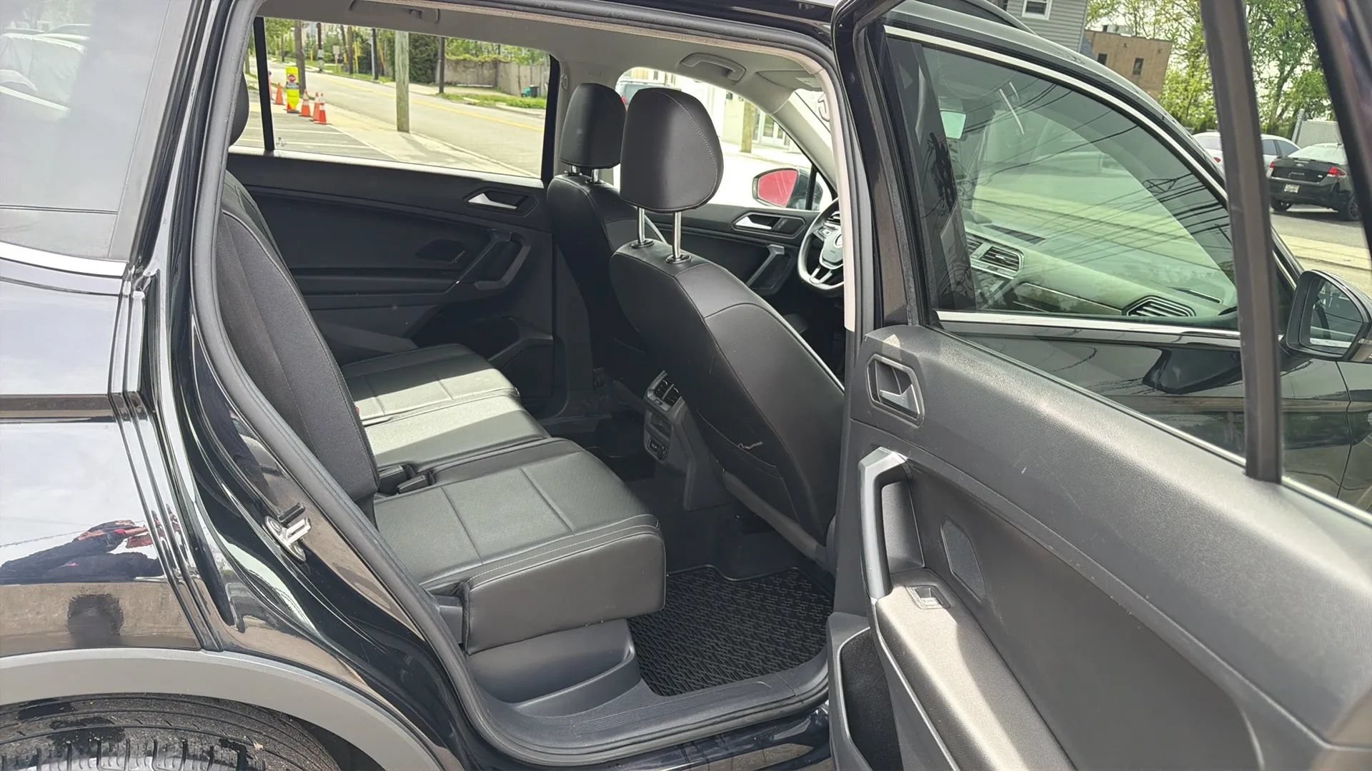 Used 2020 Volkswagen Tiguan SE AWD/4WD image 27