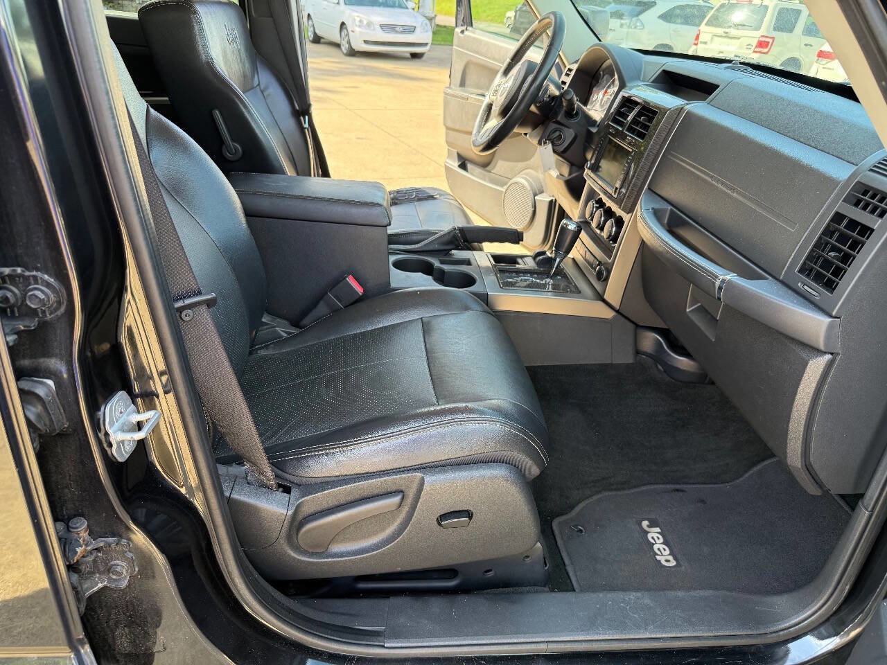 Used 2012 Jeep Liberty Limited Jet w/ Comfort/Convenience Group image 15