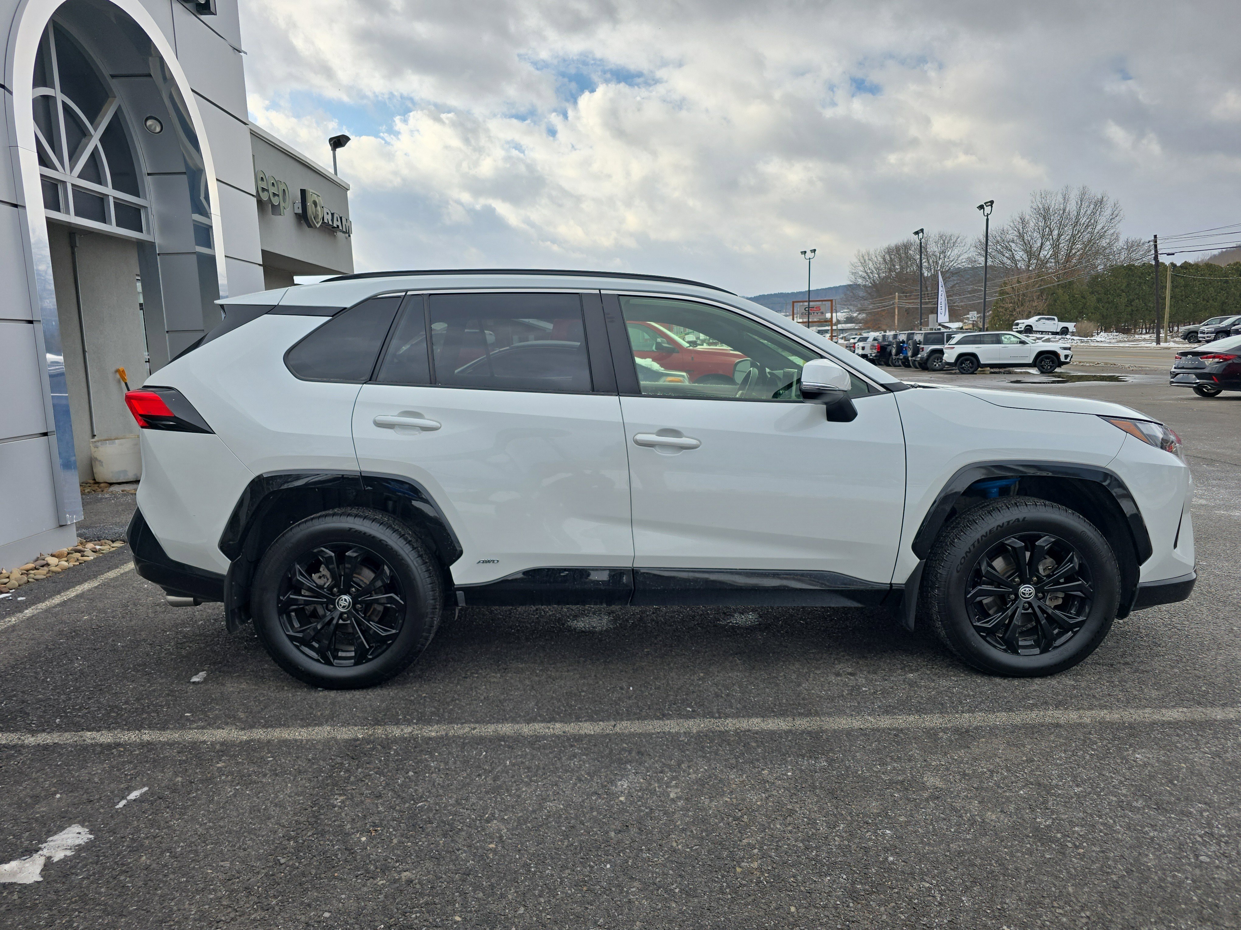 Used 2023 Toyota RAV4 SE image 2