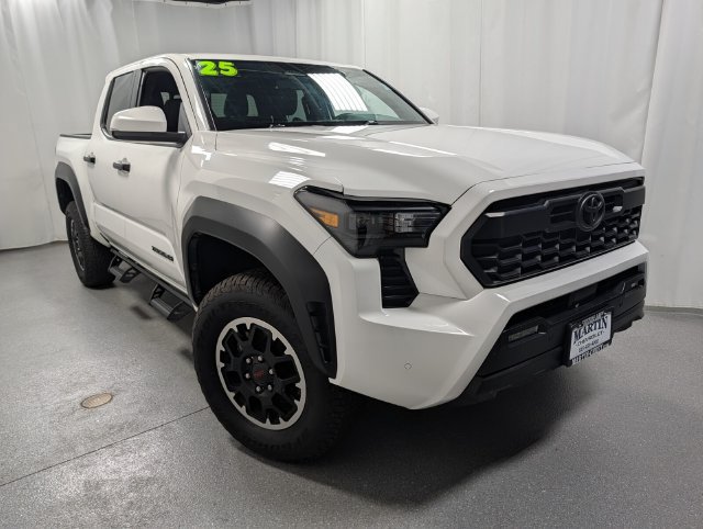 Used 2025 Toyota Tacoma TRD Off-Road AWD/4WD image 2