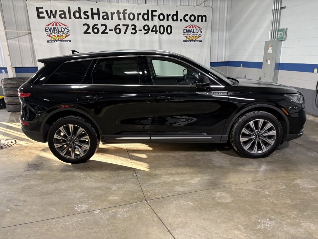 Used 2022 Lincoln Corsair Reserve image 11