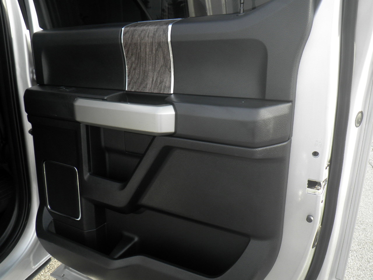 Used 2017 Ford F350 Lariat w/ Lariat Ultimate Package image 25
