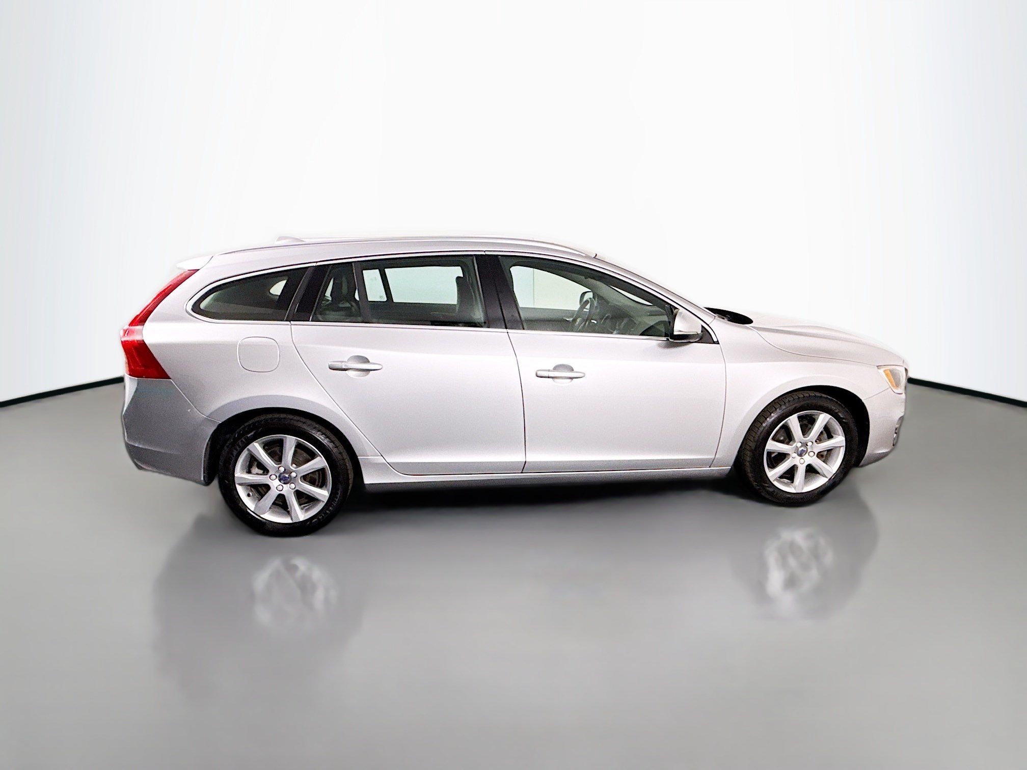 Used 2016 Volvo V60 T5 Platinum w/ Climate Package FWD image 11