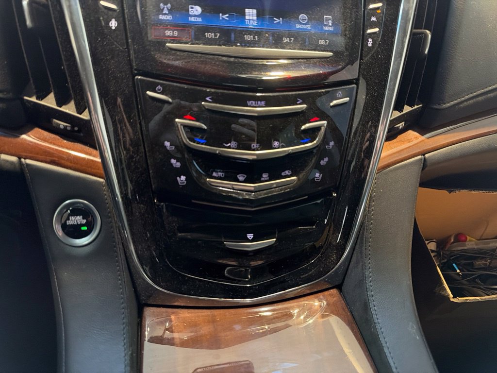 Used 2016 Cadillac Escalade Luxury AWD/4WD image 24