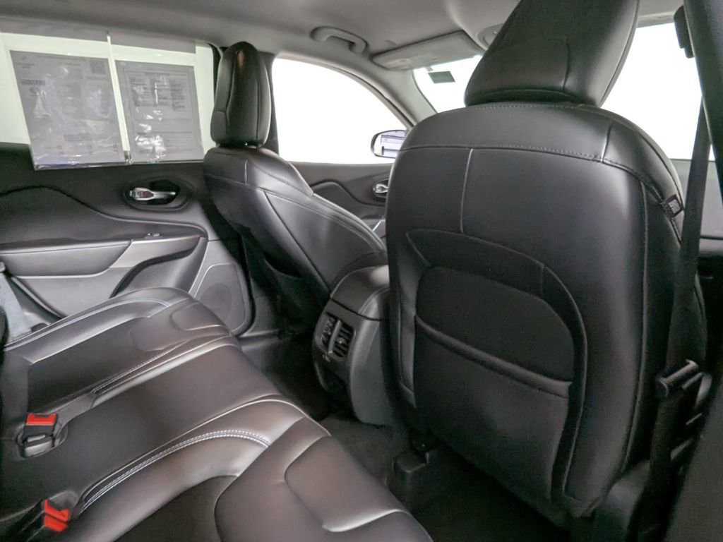 Used 2020 Jeep Cherokee Latitude Plus image 36