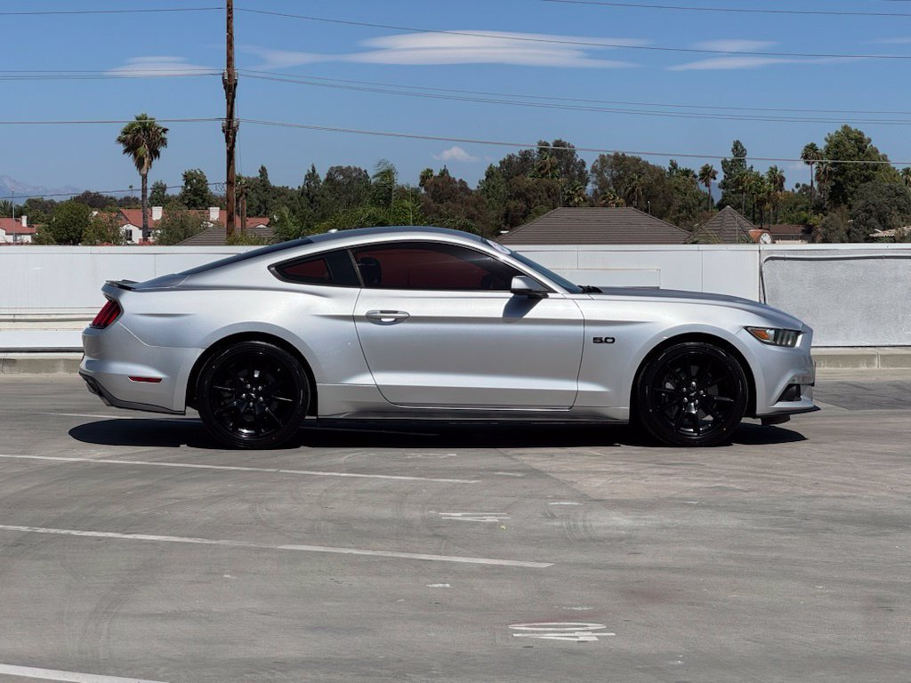 Used 2017 Ford Mustang GT Premium w/ Black Accent Package RWD image 30