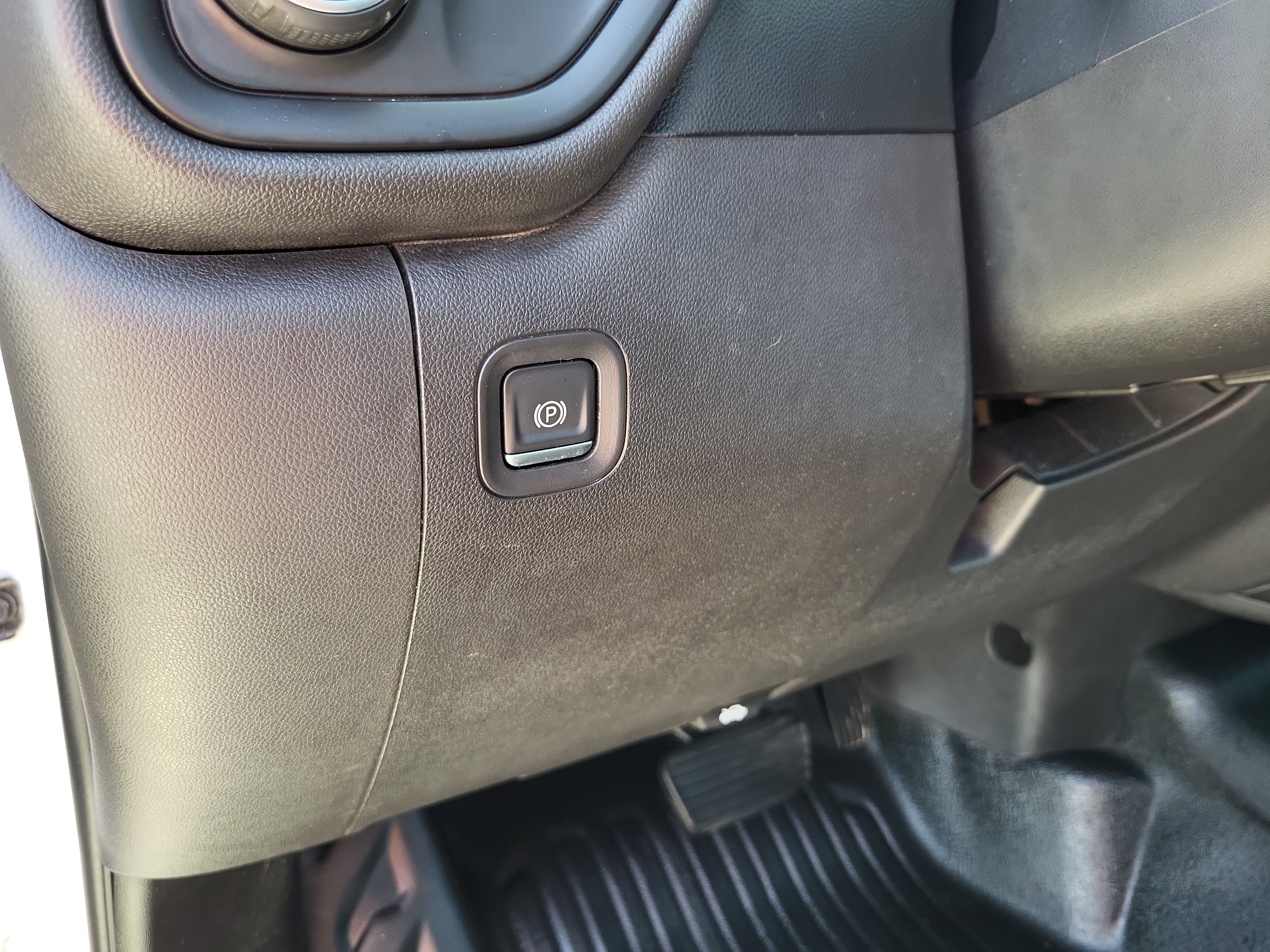 Used 2020 Chevrolet Silverado 1500 W/T image 15