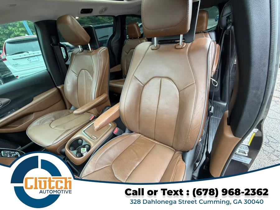 Used 2017 Chrysler Pacifica Limited FWD image 10