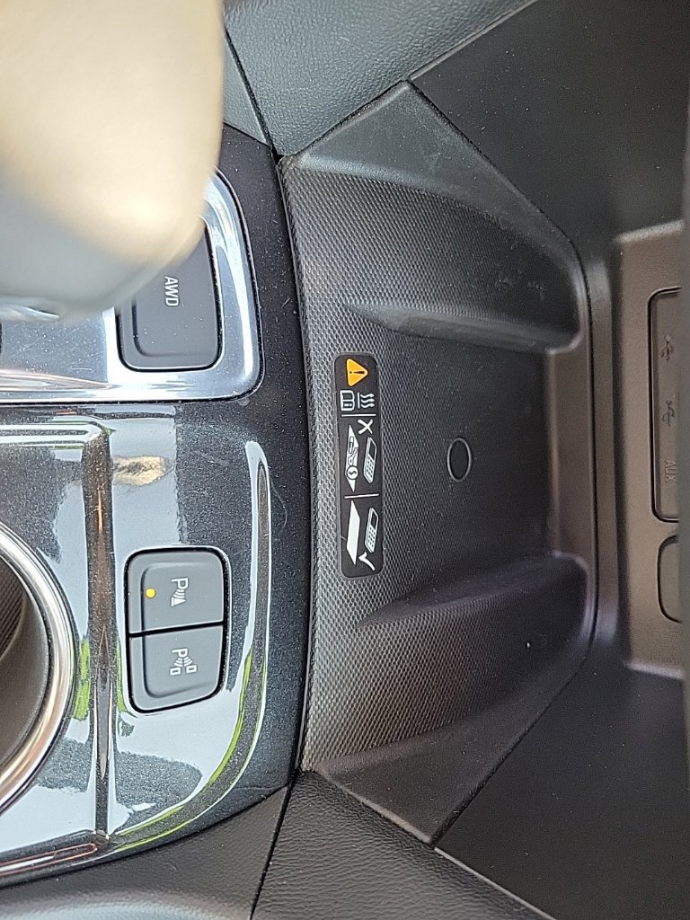 Used 2023 Chevrolet Equinox Premier AWD/4WD image 16