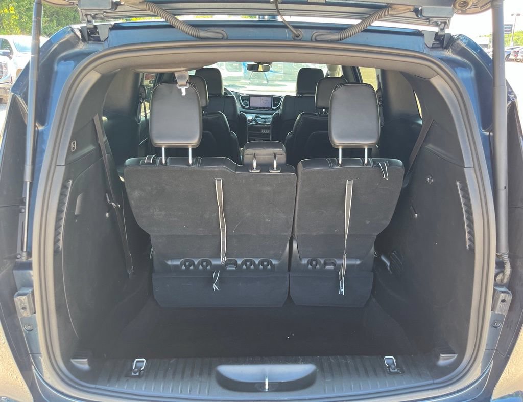 Used 2025 Chrysler Pacifica Select FWD image 12