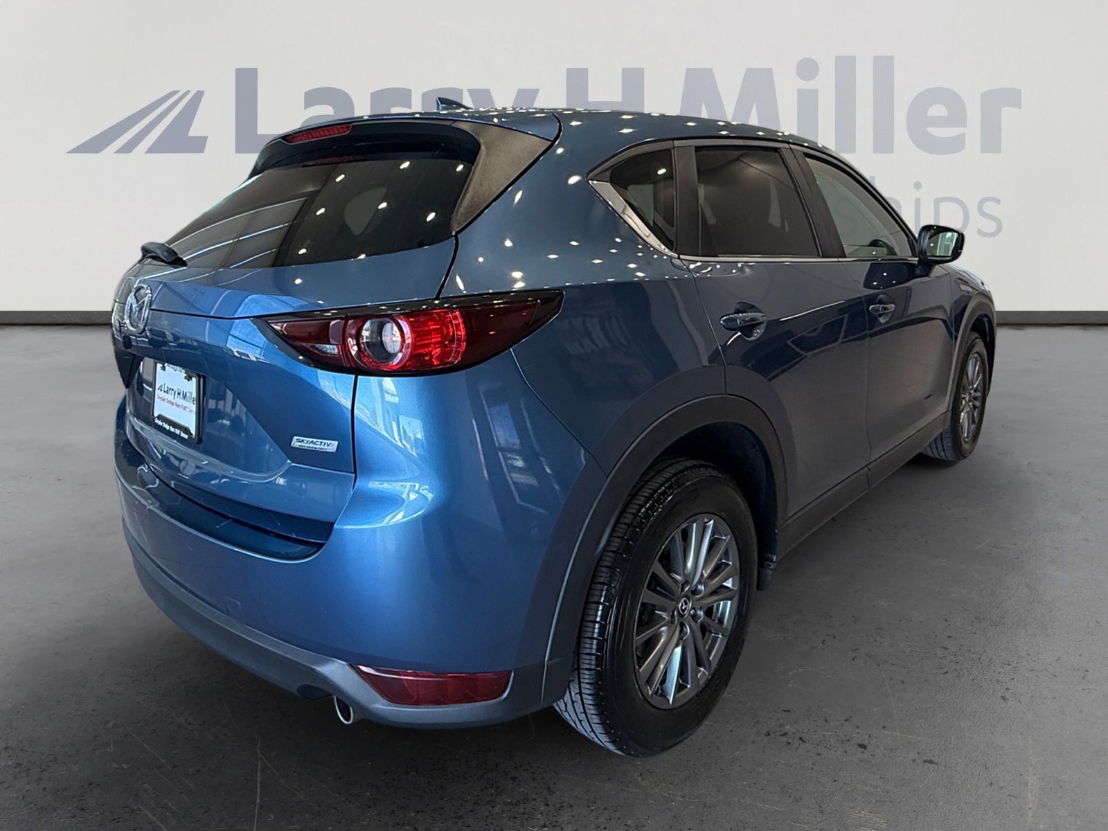 Used 2017 MAZDA CX-5 Touring w/ Preferred Equipment Package image 5