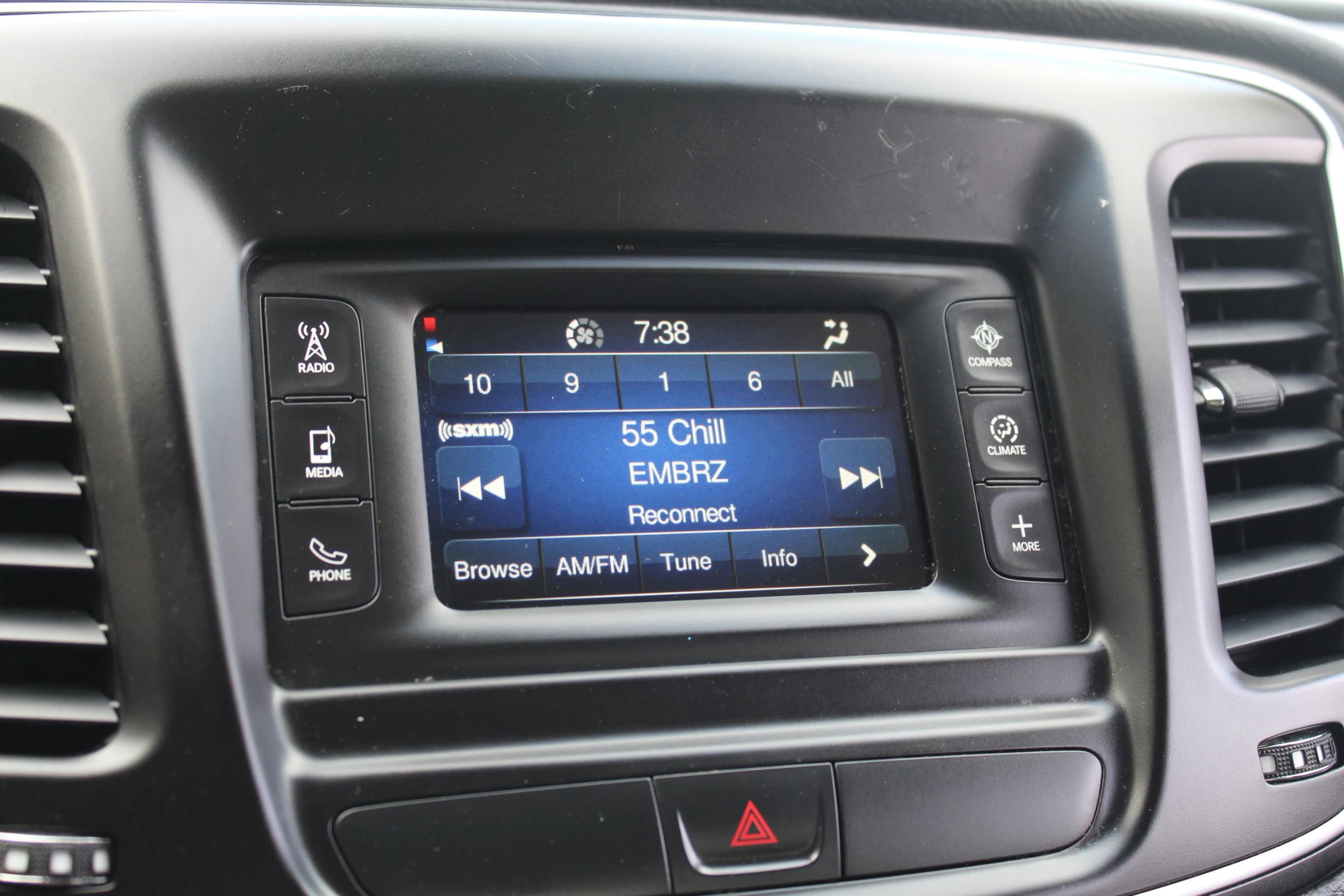 Used 2015 Chrysler 200 Limited w/ Convenience Group image 28