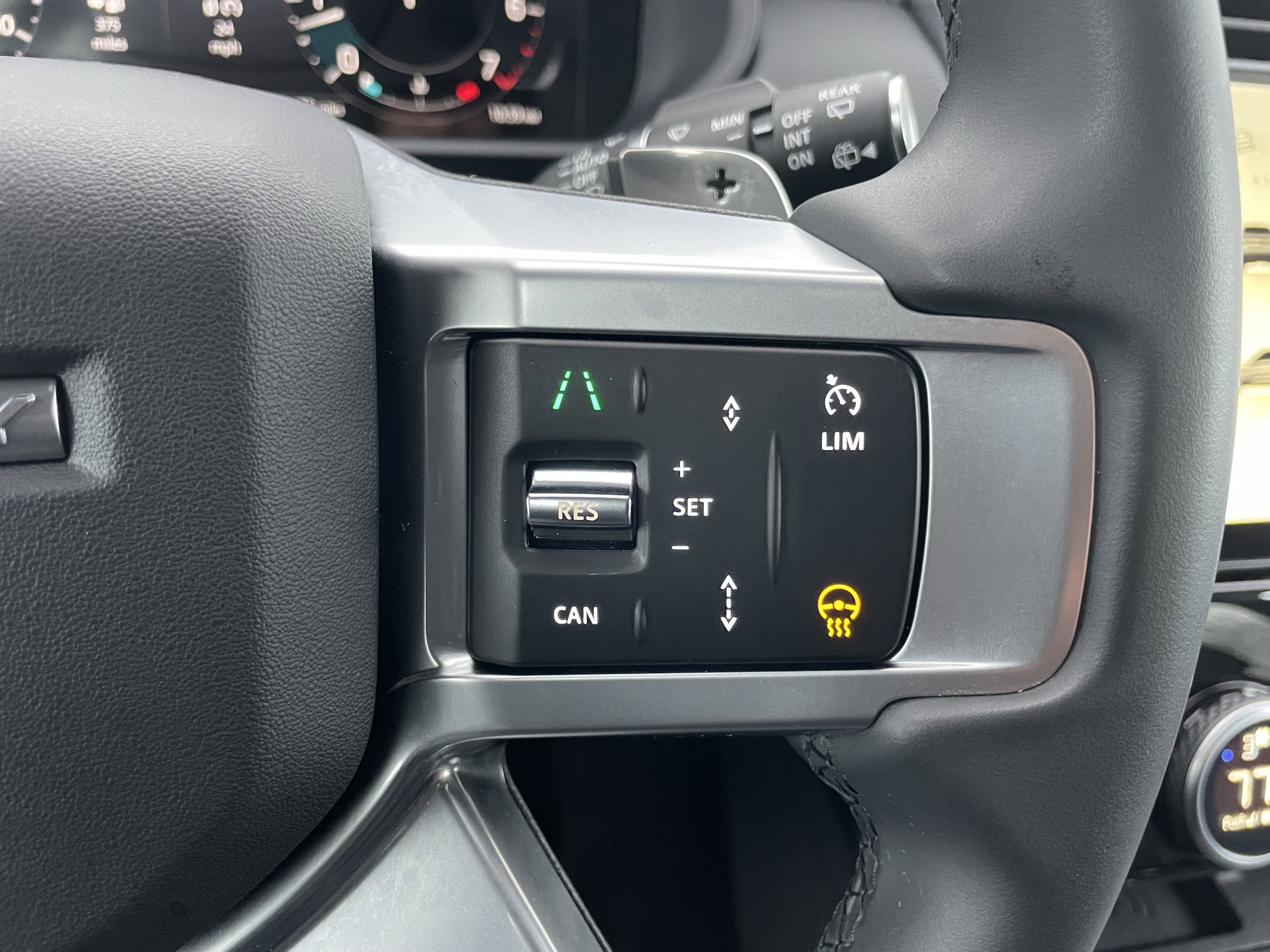 Certified 2024 Land Rover Discovery Dynamic SE image 22