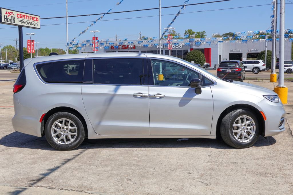 Used 2024 Chrysler Pacifica Touring-L image 23