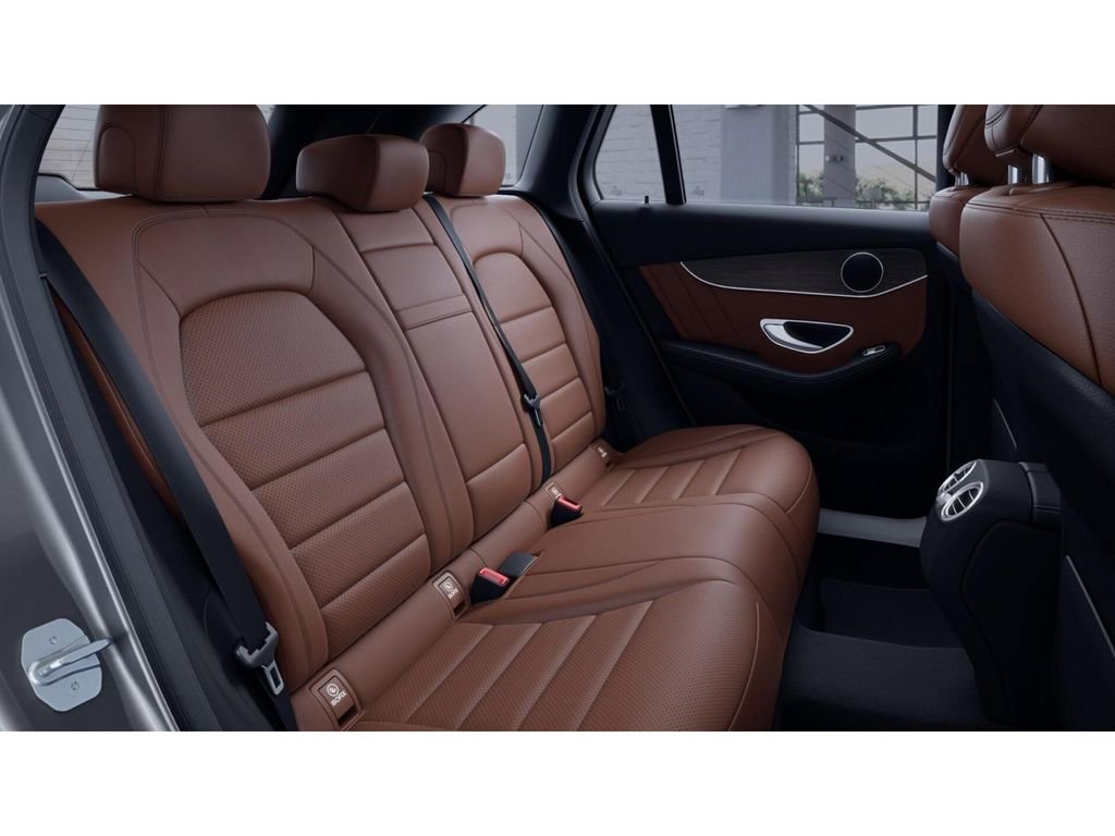 Used 2021 Mercedes-Benz GLC 300 4MATIC image 5