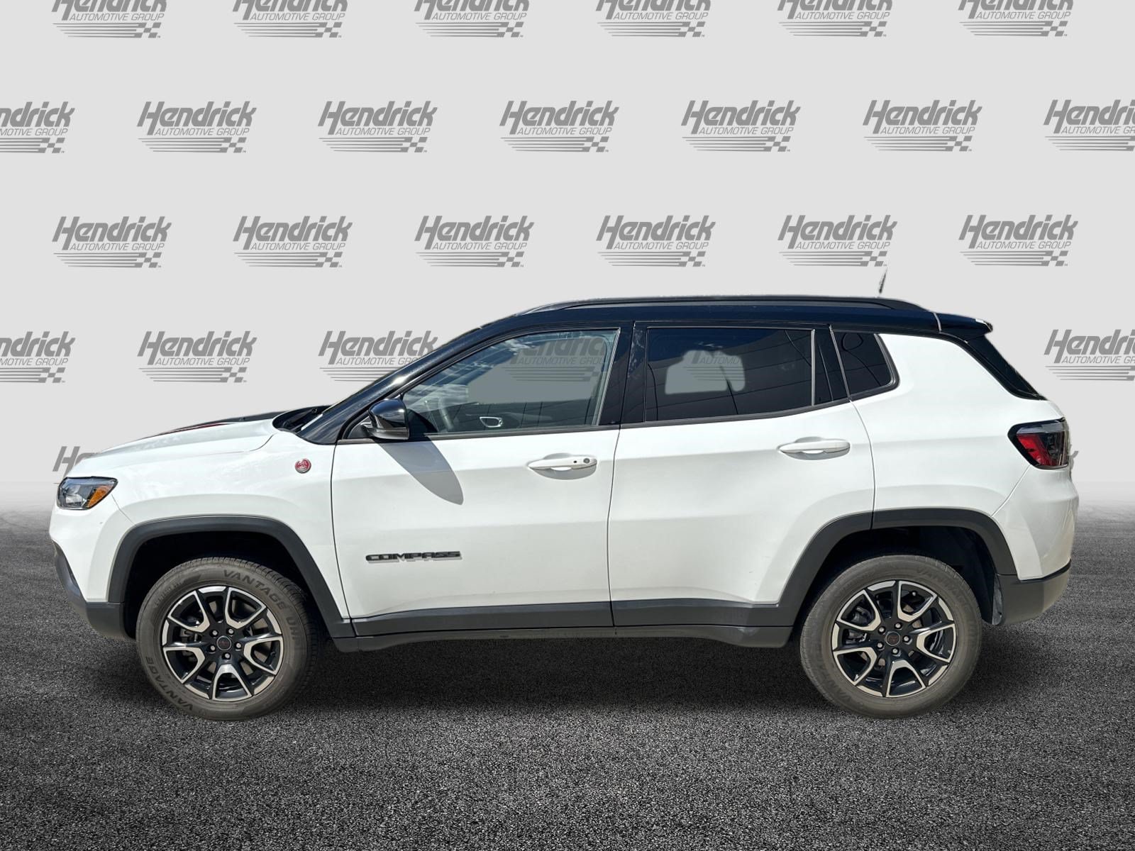 Used 2025 Jeep Compass Trailhawk AWD/4WD image 7