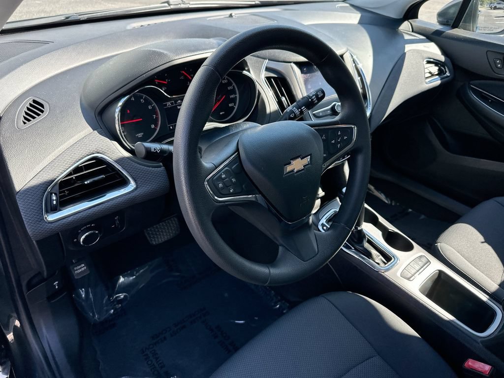 Certified 2019 Chevrolet Cruze LT w/ Convenience Package FWD image 9